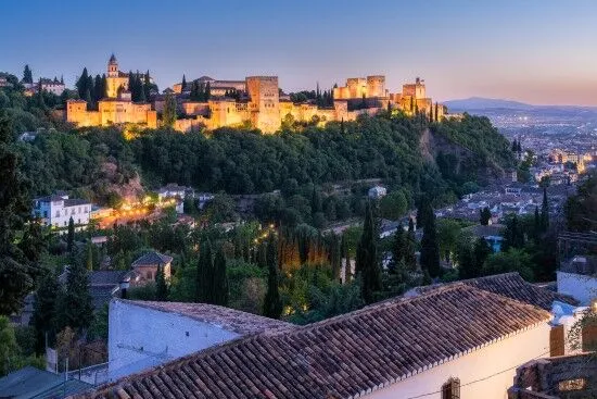Spain Tour: Visit the amusing historic Alhambra palace