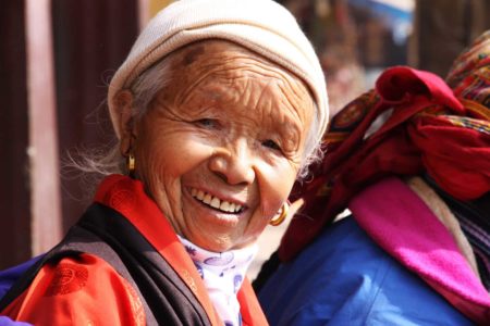 portrait de mamie tibétaine