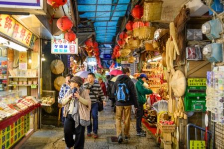Market at JIufen Taiwan MARKET AT JIUFEN
Enjoy your free time exploring the old streets and treating yourself to delicious snacks like sweet taro soup and Hakka dumplings.