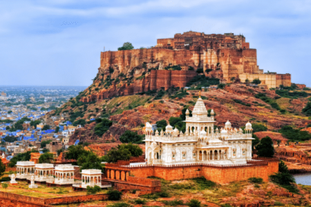 MEHRANGARH FORT
Visit this hill top fort and enjoy the view of the walled city and its many iconic blue buildings.