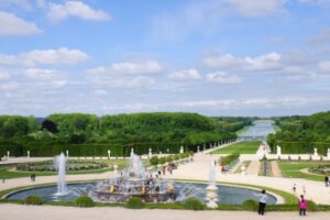 France tour: Versailles Palace and Garden is a must-see attraction.