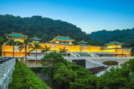 NATIONAL PALACE MUSEUM
See the world's largest collection of Chinese museum pieces - 700,000 pieces of ancient Chinese imperial artifacts and artworks showcasing 8,000 years of Chinese history.