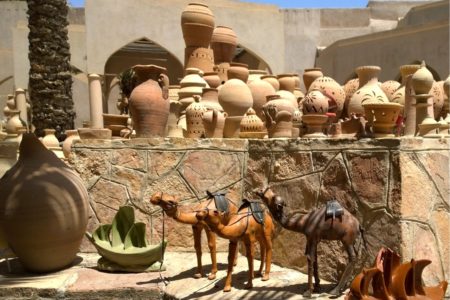 Oman Handicraft Stall at Bazaar Shop for unique Arabian souvenirs while in Oman, where beautiful leather goods and silverware are to be found. Test your bargaining skills during shopping!