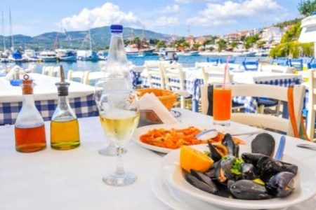 SAVOR THE VIEW
Savor the view and enjoy fresh seafood with a healthy dose of Greek sunshine!
