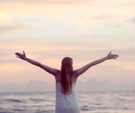 Healthy Travel Tips: Staying hydrated while traveling and maintain your sleep schedule