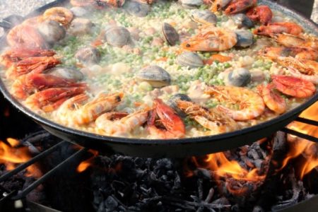 PAELLA
Paella is one of the best-known dishes in Spanish cuisine originally from Valencia.